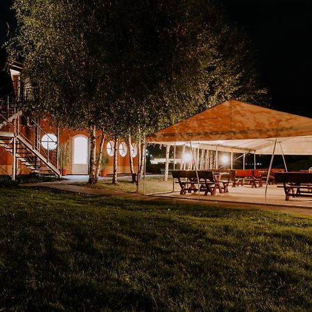 Lawendowy Ogrod Hotell Brzeg Exteriör bild