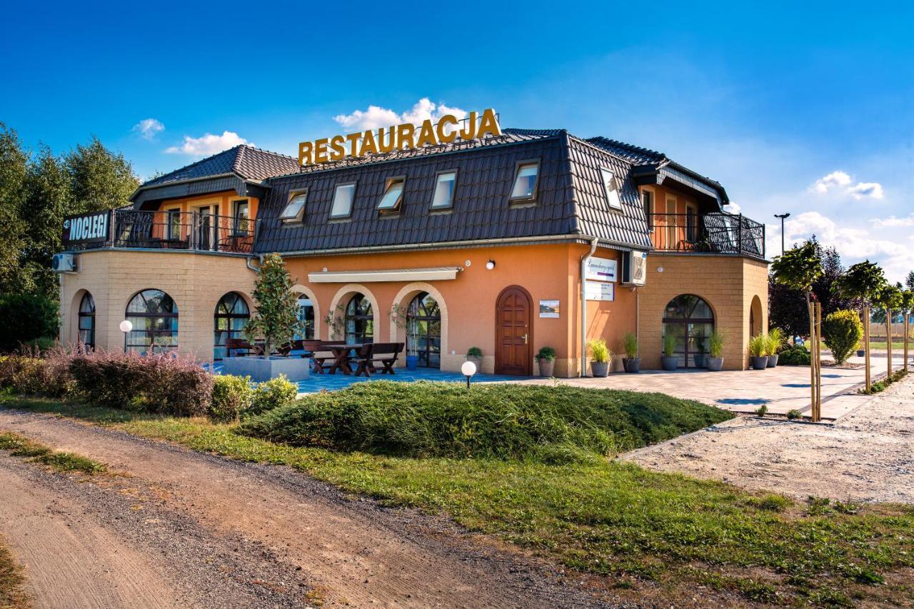 Lawendowy Ogrod Hotell Brzeg Exteriör bild