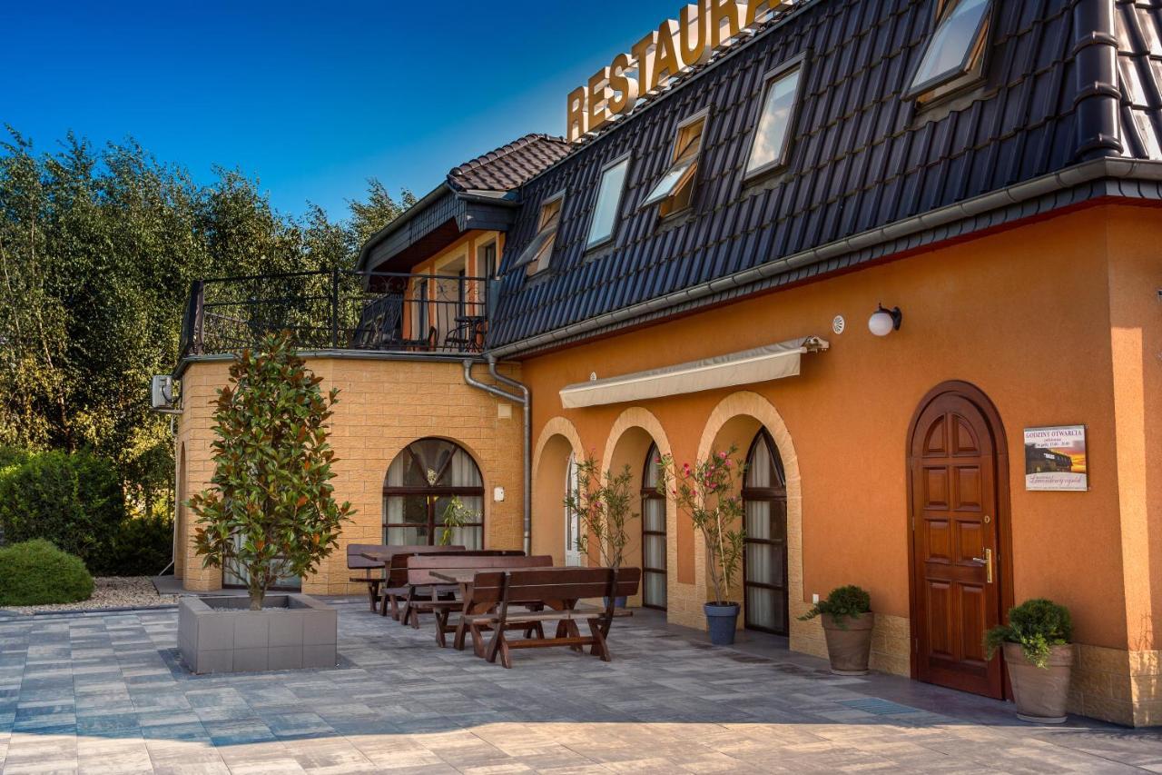 Lawendowy Ogrod Hotell Brzeg Exteriör bild